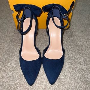 Blue Faux Suede Pointed Toe Heels Pumps With Bow Detail On Back Size 7